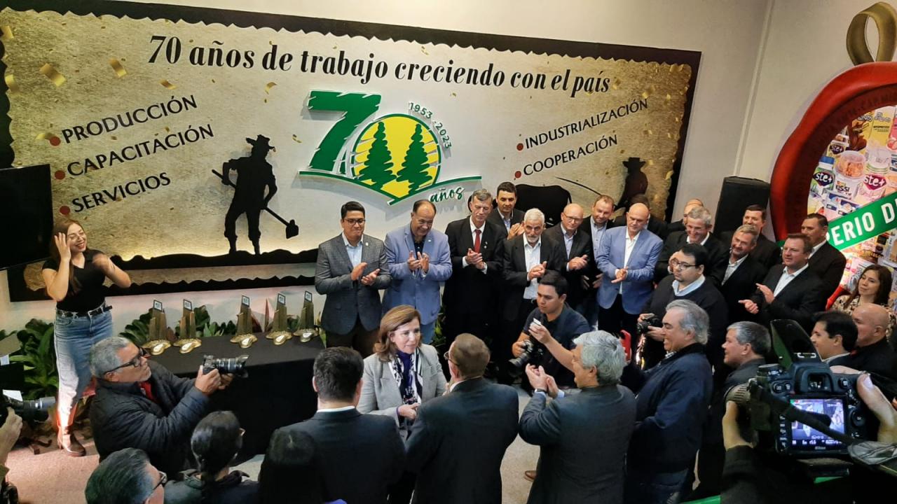 AFD RECIBE RECONOCIMIENTO DE PARTE...