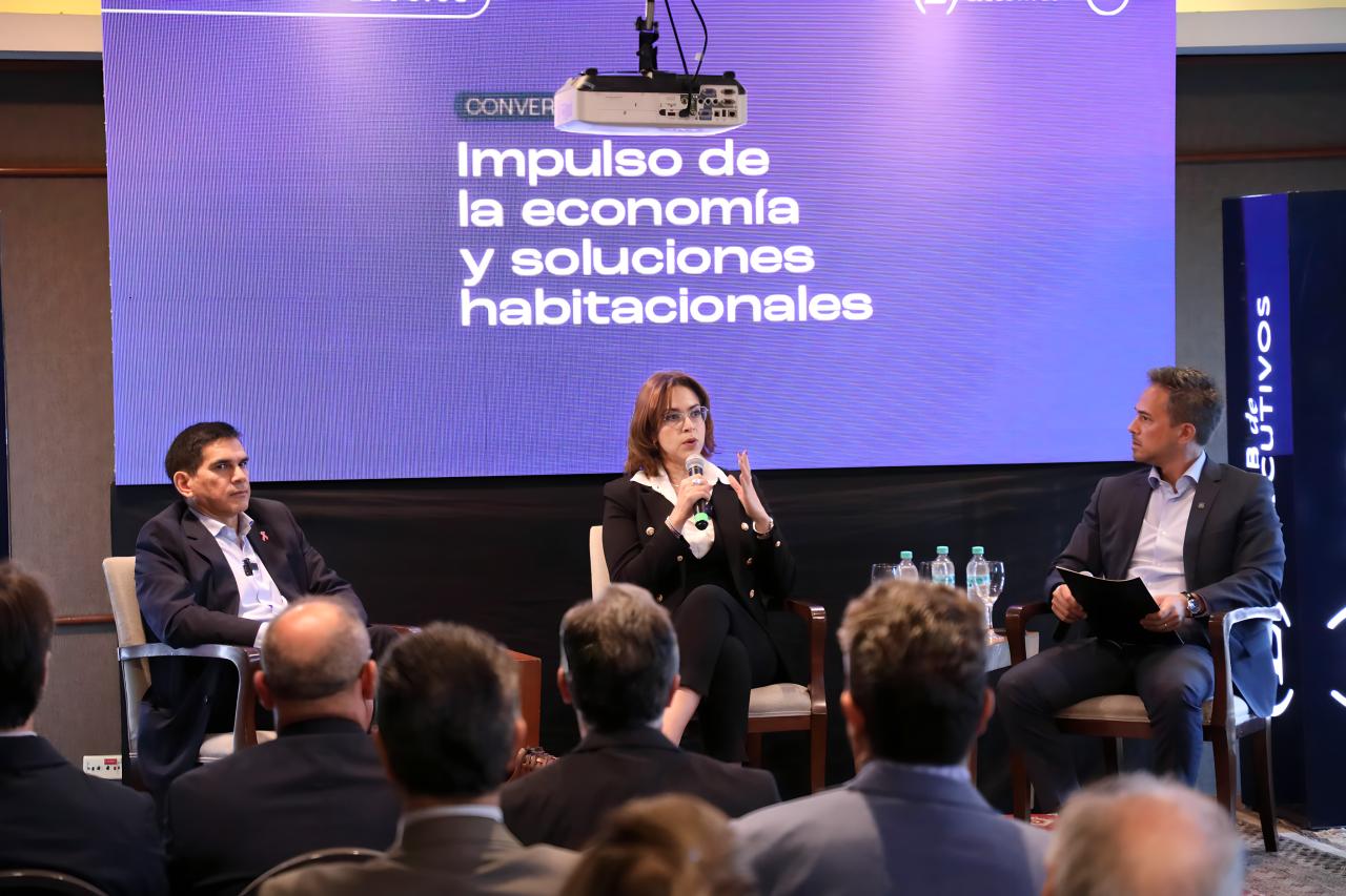 AFD y MUVH participaron en el panel...