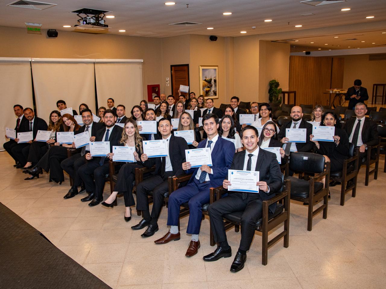 Egresan 57 profesionales del...