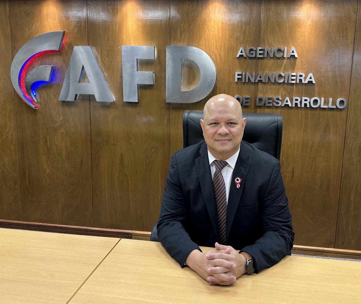 Economista Oscar Lovera asume como...