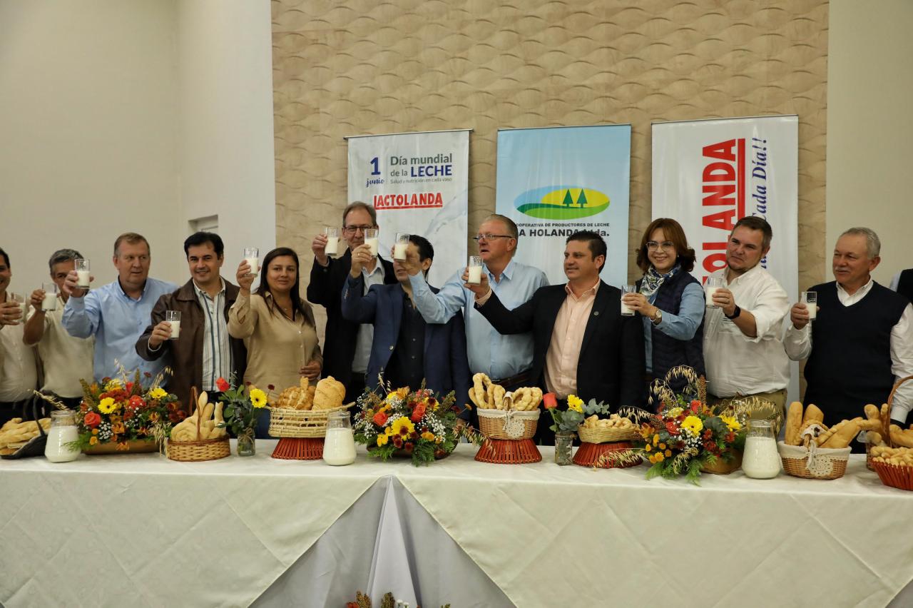 AFD consolida alianzas para...